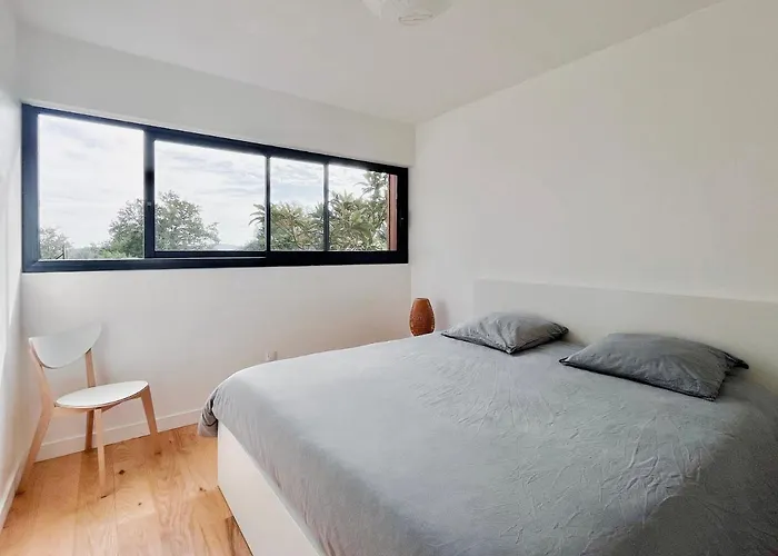 Calme, Et Montagne * Anglet